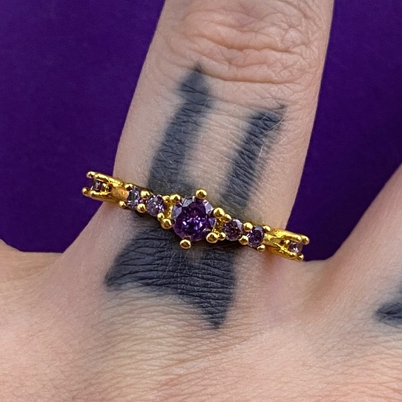 💛 Elegant Gold Plated Purple CZ Gemstone Ring - Picture 2 of 5